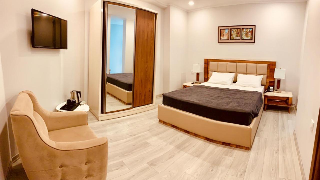 Hotel Tsereteli Palace Batumi Eksteriør billede